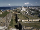 Worn San Cristobal Fort Sits in Contrast to the Modern Capitol Photographie par Edwin L. Wisherd