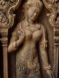 Relief Sculpture on an Angkor Wat Temple Wall Photographie par Paul Chesley