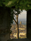 San Gimignano, Tuscany, Italy- View of Town Seen Through a Window Photographie par Keenpress 