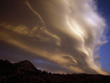 Lenticular Clouds Called the 'sierra Wave' Form over Grouse Mountain Photographie par Gordon Wiltsie
