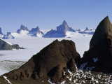 Holtedahl Mountains Frame Mount Ulvetanna and Fenris Mountains Photographie par Gordon Wiltsie