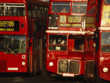 Travelers on Traditional Red Buses in London Fotografisk tryk af Paul Chesley Travelers on Traditional Red Buses in London Fotografisk tryk af Paul Chesley