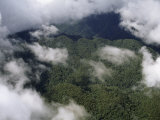 Rugged Hills Dominate the Cloud Forests of Peru's Upper Amazon Basin Photographie par Gordon Wiltsie