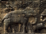 Relief Sculpture on an Angkor Wat Temple Wall Fotografisk tryk af Paul Chesley Relief Sculpture on an Angkor Wat Temple Wall Fotografisk tryk af Paul Chesley