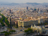 Barcelona with Tree-Lined Las Ramblas Avenue and Statue of Colon Photographie par Annie Griffiths Belt