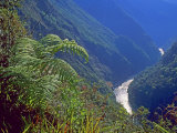 Tsangpo River (Brahmaputra) Turns South from the Tsangpo Gorge Photographie par Gordon Wiltsie