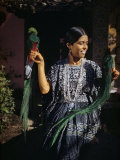 Woman Holds Mounted Quetzals, National Bird of Guatemala Photographie par Luis Marden