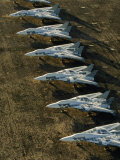 Row of Fighter Jets in Storage at Davis Monthan Air Force Base Fotografisk tryk af Paul Chesley Row of Fighter Jets in Storage at Davis Monthan Air Force Base Fotografisk tryk af Paul Chesley