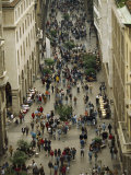 Throngs of People Crowd a Walking Street in Rome Photographie par Paul Chesley