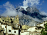Jarkot Village and Yak Face Mountain Photographie par Gordon Wiltsie