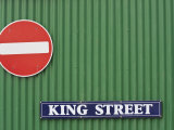 British Influenced Street Signs in Stanley, Falkland Islands Fotografie-Druck von Kent Kobersteen
