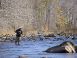 Fly Fisherman Casts into River Photographie par Skip Brown