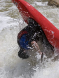 Kayaker Flips on an Artificial Whitewater River Photographie par Skip Brown