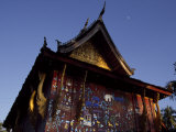 Detail of a Laotian Temple with Ornate Artwork Photographie par Paul Chesley