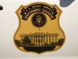 Insignia of the U.S. Secret Service on Car Door Shows the White House Lámina fotográfica por Stephen St. John