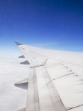 Wing of a Boeing 747 over a Brilliant Blue Sky Photographie par Eightfish 