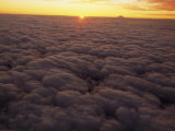 Clouds, Sunset and Mt. Fuji from Airplane Window, Leaving Tokyo Photographie par Paul Chesley