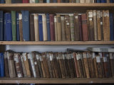 Books Line Shelves in the Library at the Norwegian Whalers' Church Photographie par Kent Kobersteen