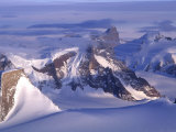 King Olav Peak (Jokulkyrkja)And Gessnertind (Background) Photographie par Gordon Wiltsie