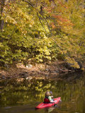 Woman Kayaking Down the Chesapeake and Ohio Canal National Park Photographie par Skip Brown