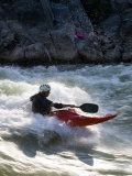 Man Kayaking in the White Water of the Potomac River Photographie par Skip Brown