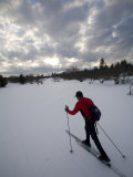 Nordic Skier on Cross Country Skis in the Wilderness of West Virginia Photographie par Skip Brown