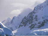 Mountains Above Lemaire Channel, A.K.A. the Kodak Gap Photographie par Gordon Wiltsie