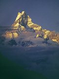 Sunset on the 6997 M. Machhapuchare Peak in the Annapurna Massif Photographie par Gordon Wiltsie