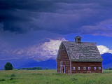 Bridger Mountains and an Old Barn and Pasture in Gallatin Valley Photographie par Gordon Wiltsie