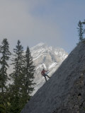 Rock Climber Rappels Down a Crag Below Cascade Mountain Photographie par Gordon Wiltsie