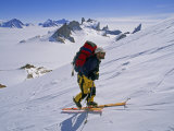 Expedition Skier Ascends Mount Kubus in Front of Troll's Castle Photographie par Gordon Wiltsie