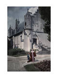 Woman and Child in Period Costume Walk Toward the Loches Chateau Photographie par Gervais Courtellemont