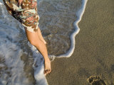 Frothy Waves Lap Up Against a Woman's Bare Feet Photographie par Abraham Nowitz
