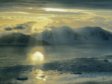 Sunset on the Danco Coast of the Antarctic Peninsula Photographie par Gordon Wiltsie