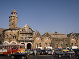 Traffic around the Crawford Market or Mahatma Jyotirao Phule Market Photographie par Abraham Nowitz