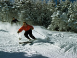Skiers Heading Downhill Cut Through Powdery Snow Photographie par Robert Sisson