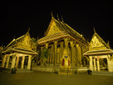 Grand Palace Complex Buildings, Salas and Shrine at Night Fotografisk tryk af Paul Chesley Grand Palace Complex Buildings, Salas and Shrine at Night Fotografisk tryk af Paul Chesley