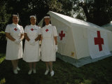 Nurses Stand Ready to Lend Aid at a Horse Jumping Event in Rome Fotografisk tryk af Paul Chesley Nurses Stand Ready to Lend Aid at a Horse Jumping Event in Rome Fotografisk tryk af Paul Chesley