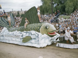 Men and Women Ride on Fish Float in Aquatennial Parade Photographie par Jack Fletcher