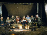 Park Ranger Talks to Tourists Sitting Beside a Campfire at Night Photographie par Robert Sisson