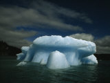 Melting Iceberg under a Cloud Filled Sky Photographie par Paul Chesley