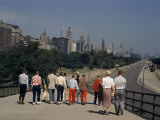 Tourists Leaving Chicago Natural History Museum Face Grant Park Photographie par B. Anthony Stewart