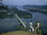 Men Overlook Junction of West and North Branches of Susquehanna River Photographie par Walter Meayers Edwards
