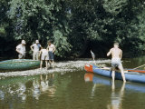 Men Stop to Repair Canoes Along Rocky Shallows of Susquehanna River Photographie par Walter Meayers Edwards