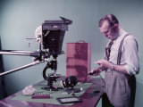 Man Uses Camera Mounted over Microscope to Photograph Rock Sections Photographie par Willard Culver