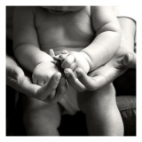 Baby and Mother's Hands Pósters Baby and Mother's Hands Pósters