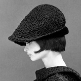 Marie Lise Gres in a Persian Lamb Hat, Summer 1964 Reproduction procédé giclée par John French