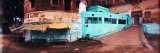 Buildings Along a Street, Varanasi, Uttar Pradesh, India Lámina fotográfica por Panoramic Images Buildings Along a Street, Varanasi, Uttar Pradesh, India Lámina fotográfica por Panoramic Images