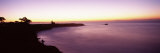 Coast with a Lighthouse in the Background, Santa Cruz, Santa Cruz County, California, USA Lámina fotográfica por Panoramic Images Coast with a Lighthouse in the Background, Santa Cruz, Santa Cruz County, California, USA Lámina fotográfica por Panoramic Images