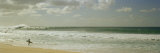Surfer Standing on the Beach, North Shore, Oahu, Hawaii, USA Photographie par Panoramic Images 